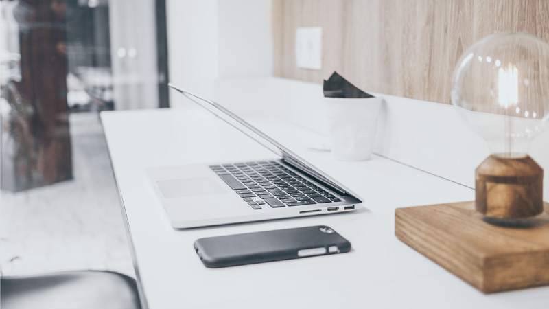 Decoratieve afbeelding met een laptop